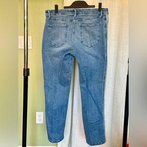 🌸Vera Wang pre-owned Straight Leg Blue Jeans. Size 12.